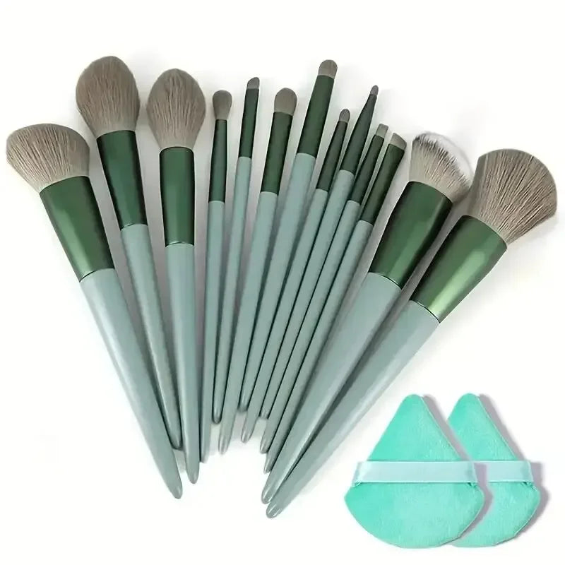Powder brush with smooth bristles