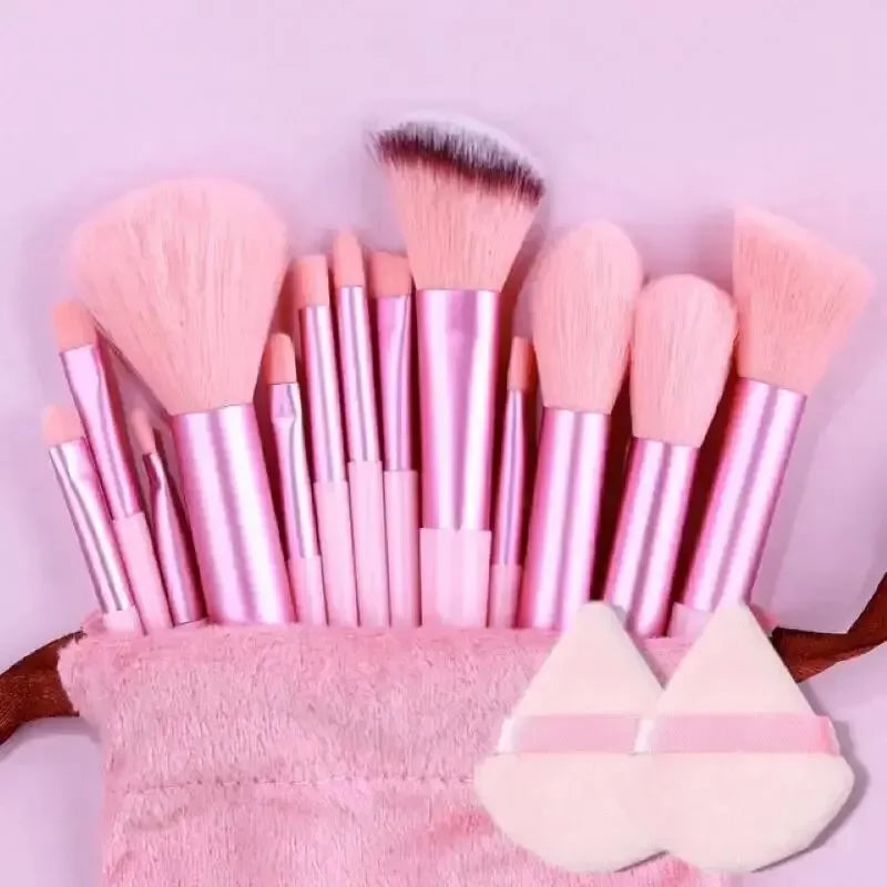 Multi-use makeup brushes for beginners