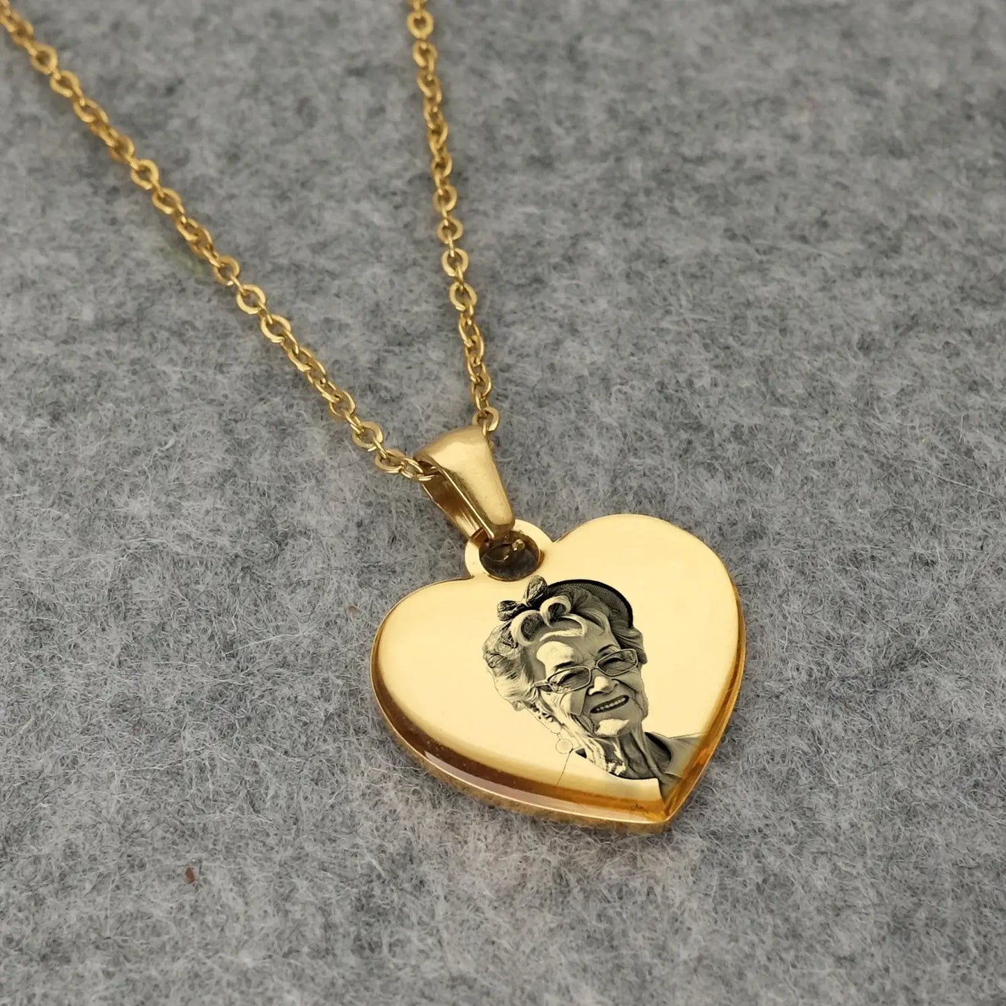 JACKY GIFT Picture Necklace Personalized for Women, Custom Photo Love Heart Projection Pendant, Customized Valentine's Day gift, gifts for mom - Sunymox Jewelry