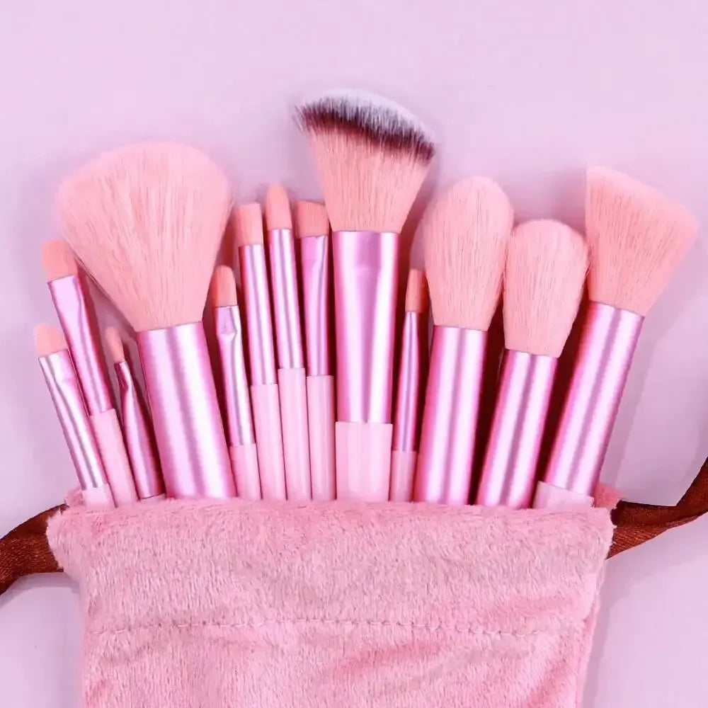 Eye shadow blending brush in use