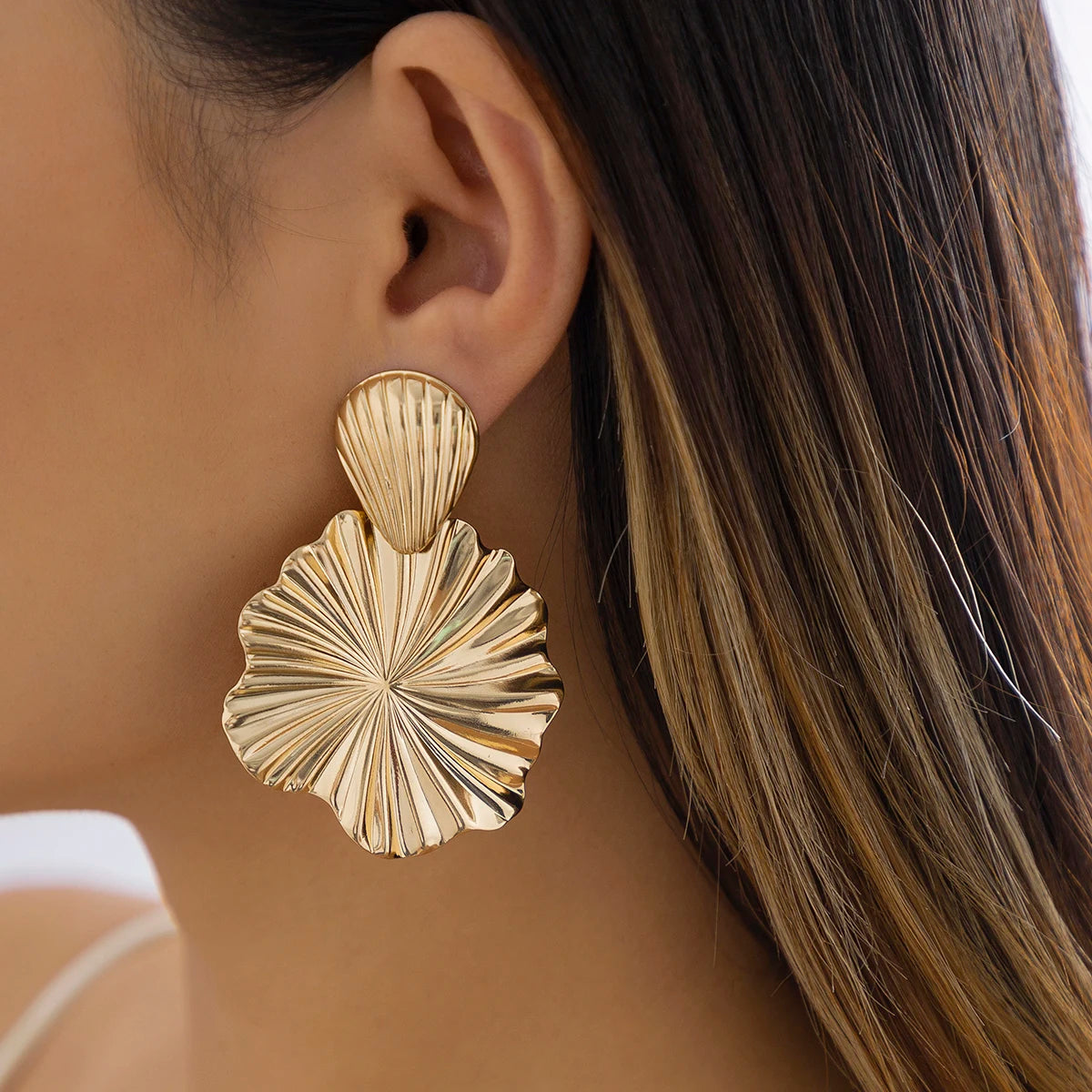 Fashion earrings for parties and weddings
