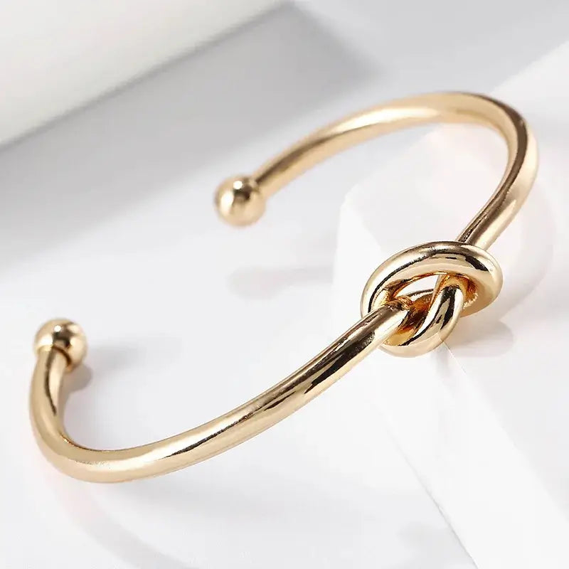 Elegant Dainty Bracelets for Women – Adjustable, Waterproof & Everyday Jewelry 💫