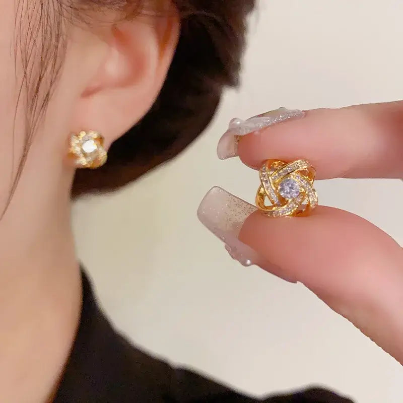 Trendy Minimalist Earrings for Women – Lightweight, Hypoallergenic & Everyday Styles ♾️